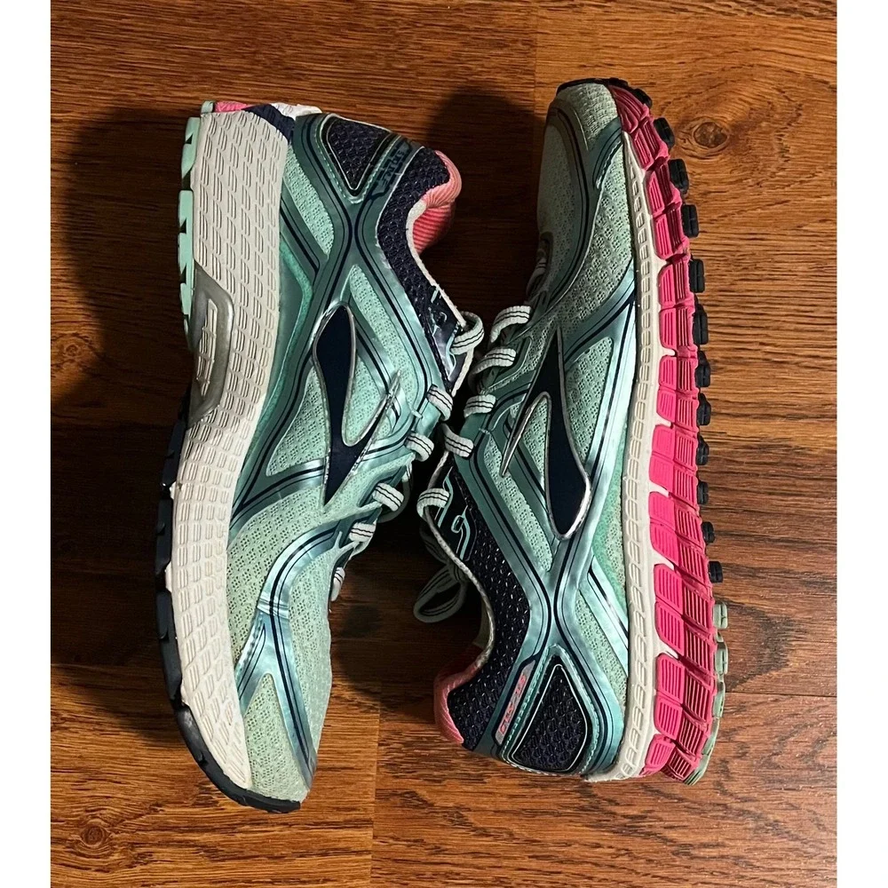 Brooks Adrenaline GTS 16 Womens 7.5 Running Shoes Teal Pink